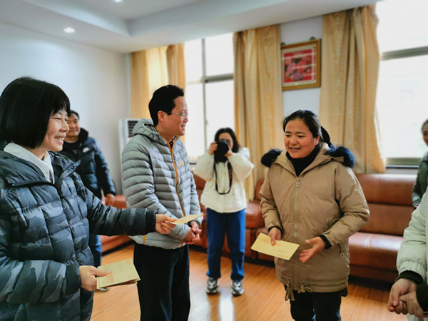 杨光看望慰问常州市西藏民族中学藏族老师