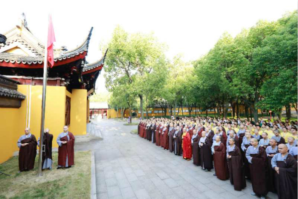 苏州市西园戒幢律寺举行升国旗仪式